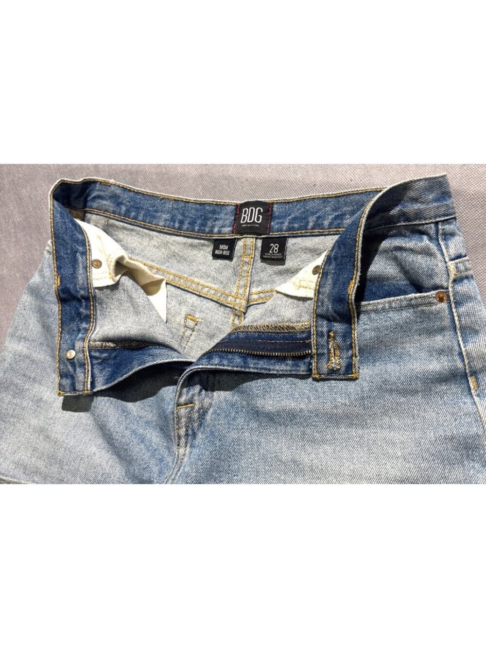 BDG Mom High Rise Size 28 - Picture 3 of 10